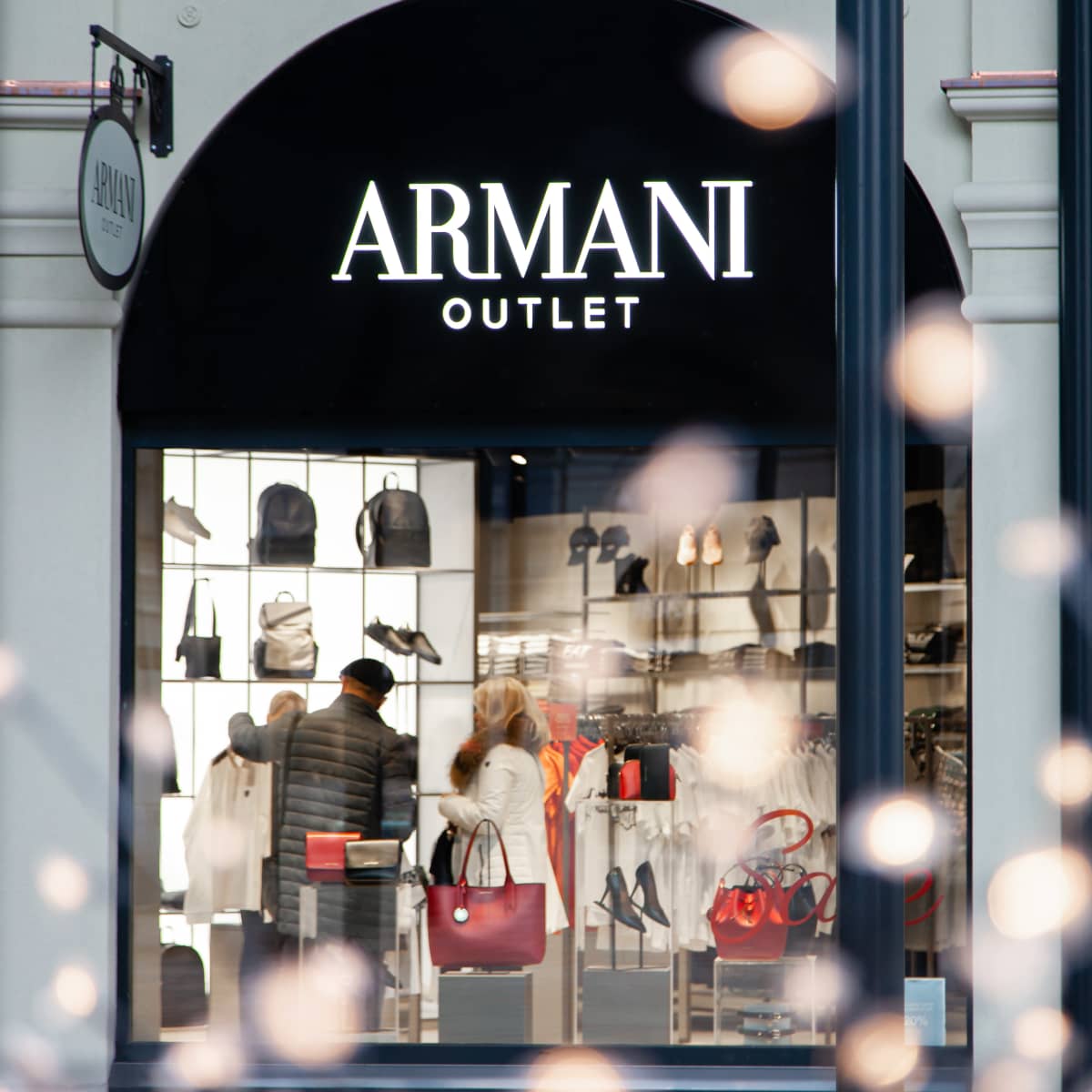 Zsar Outlet Villagen Armani outlet.