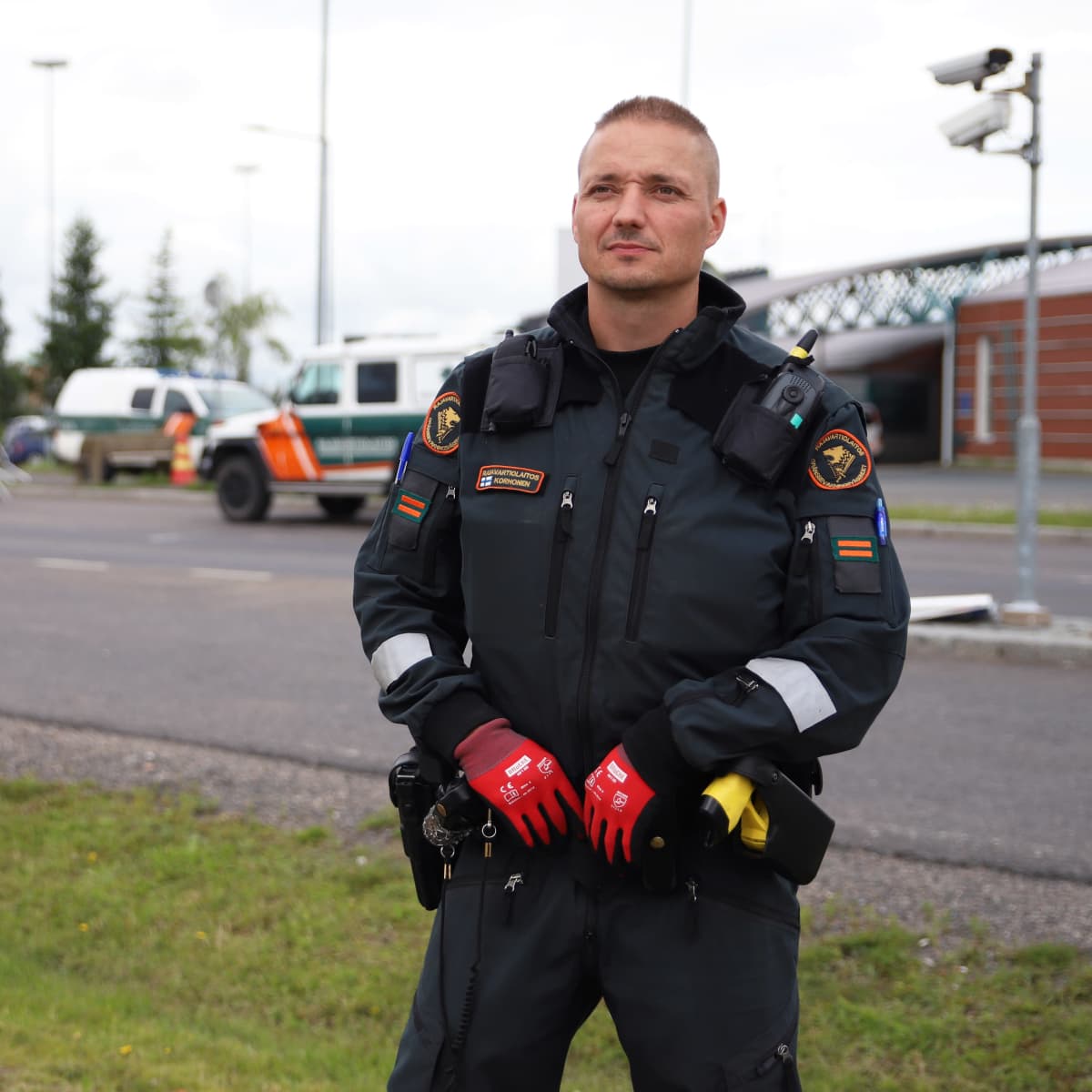 Rajavartija Korhonen Tornion rajanylityspaikalla