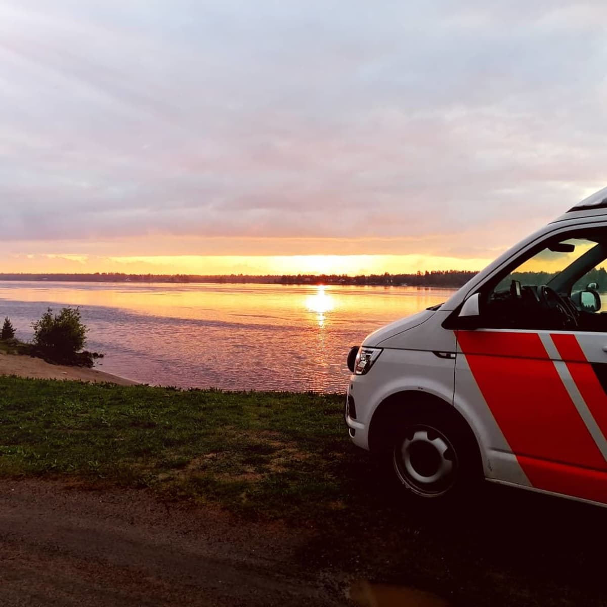 Kuvassa on rajavartijan auto länsirajalla.