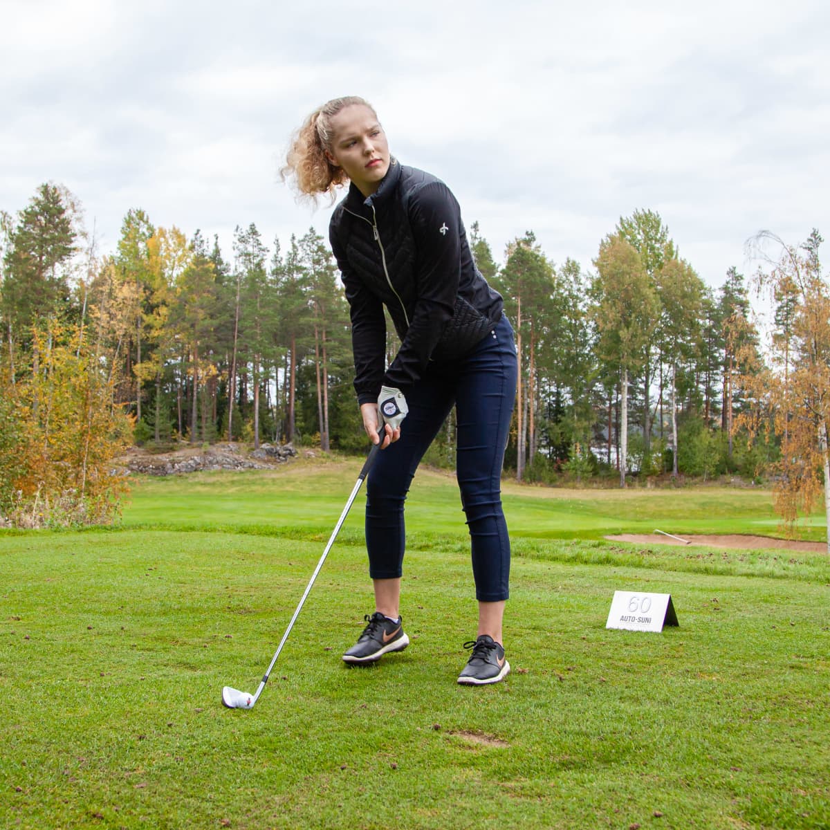 Ada Huhtala golffaamassa Tuosassa.