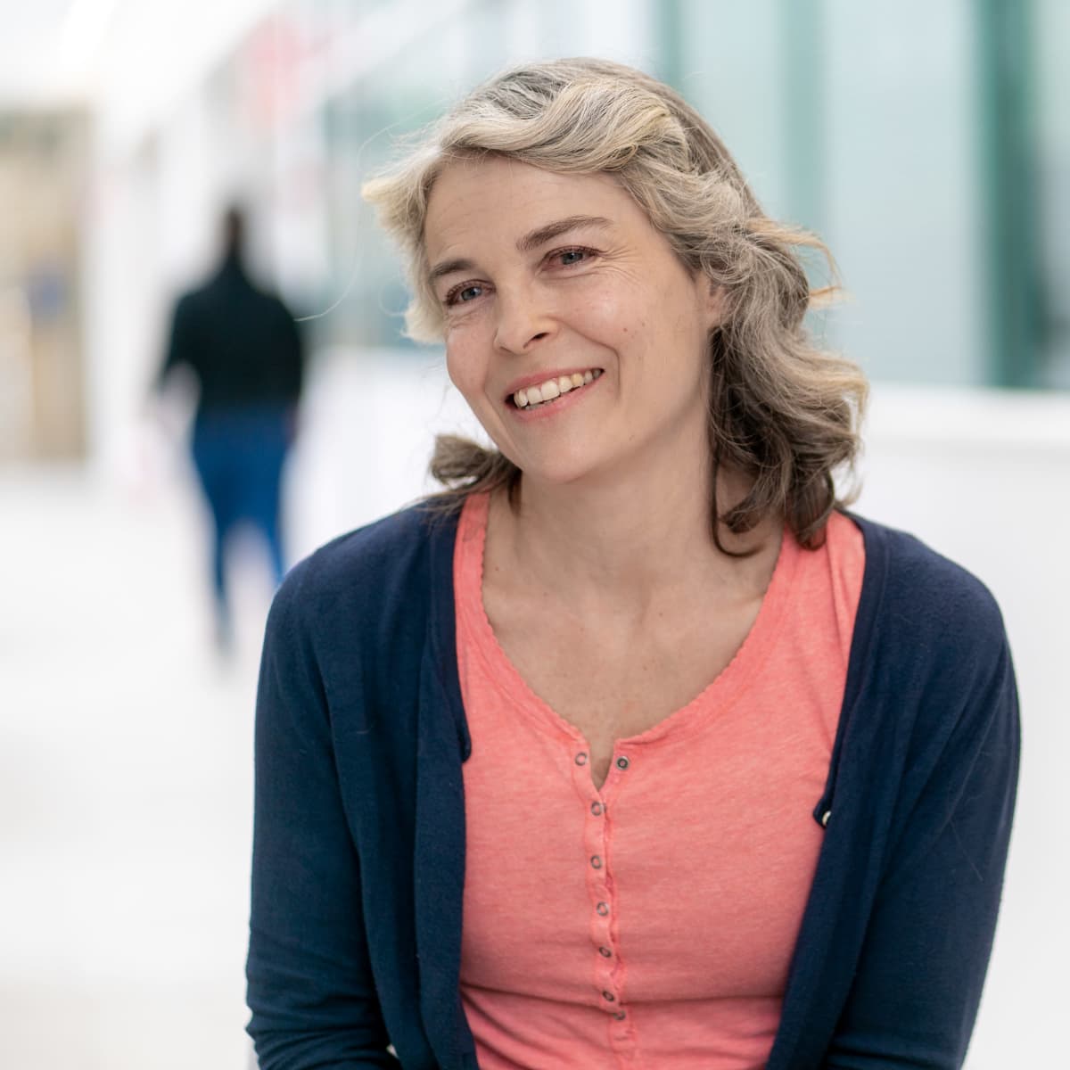 Näyttelijä, muusikko Irina Björklund.