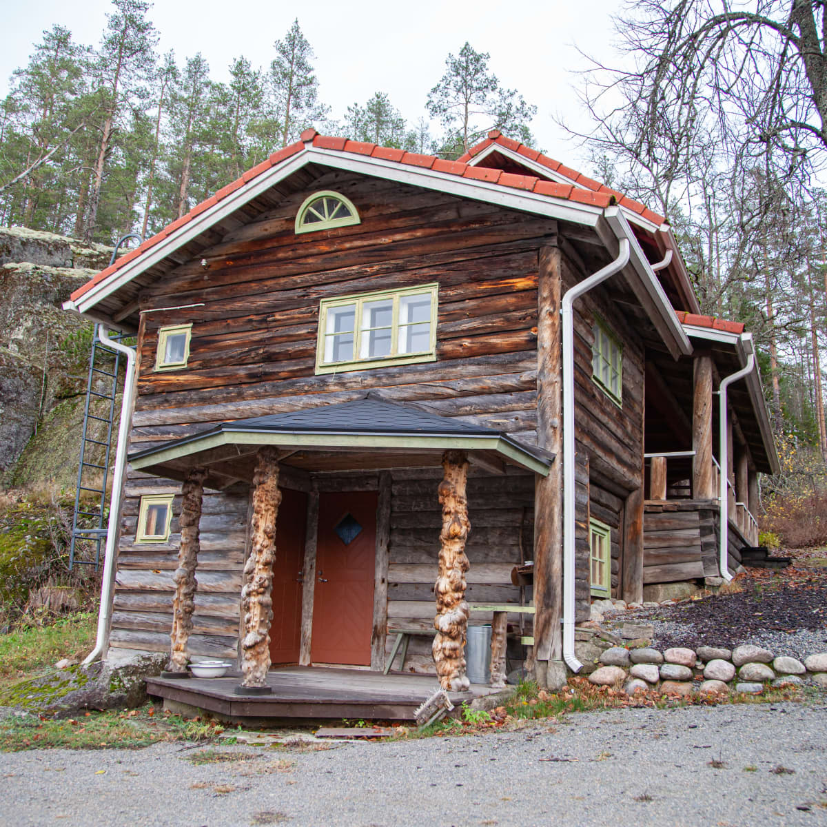Valkinhovin yöpymisrakennus