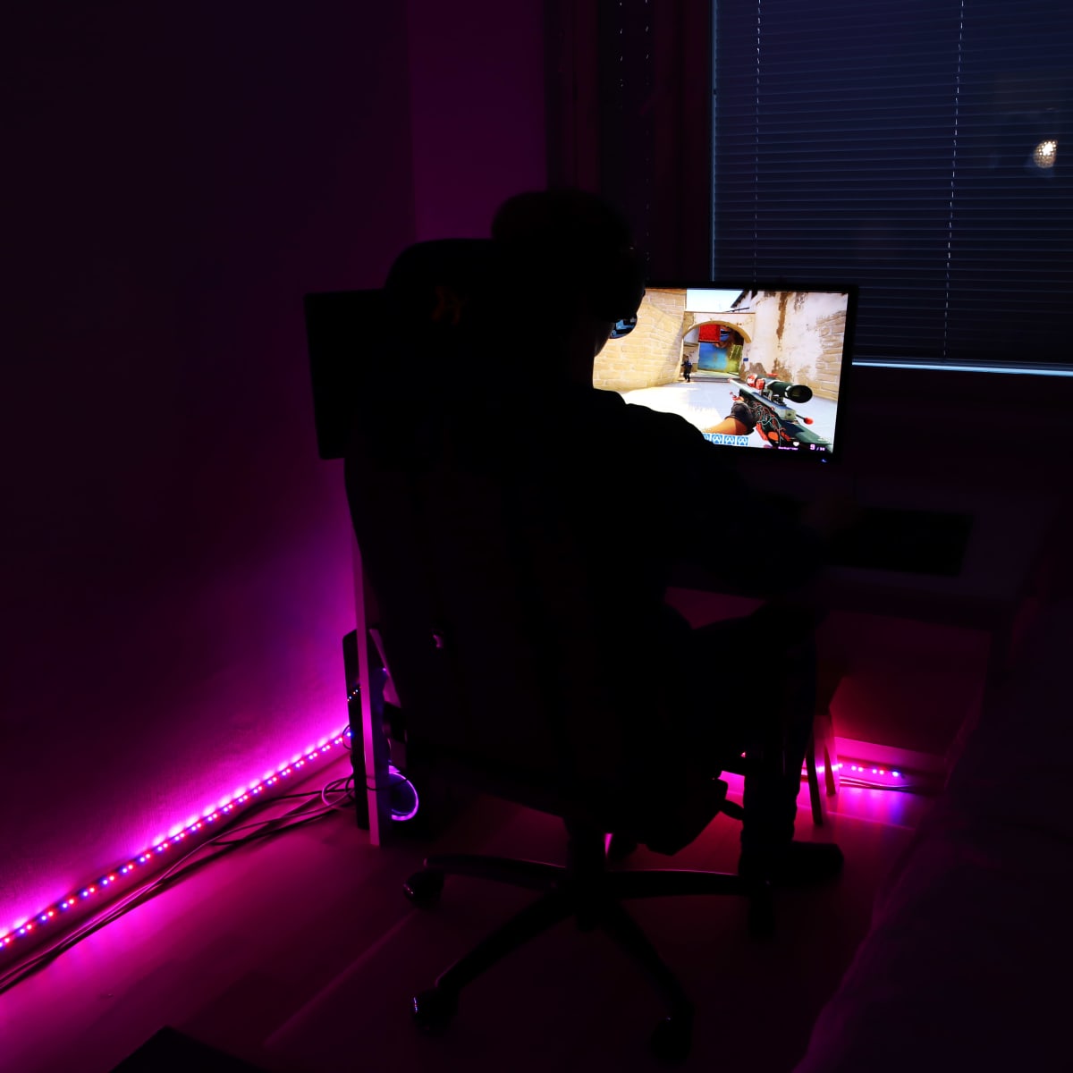 Ammattiopisto Lappian e-urheilu joukkueen kapteeni Joona Alatörmänen pelaa Counter Strike: Global Offensivea