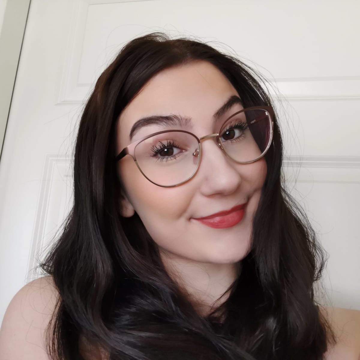 Yasemin Gevanci hymyilee kuvassa