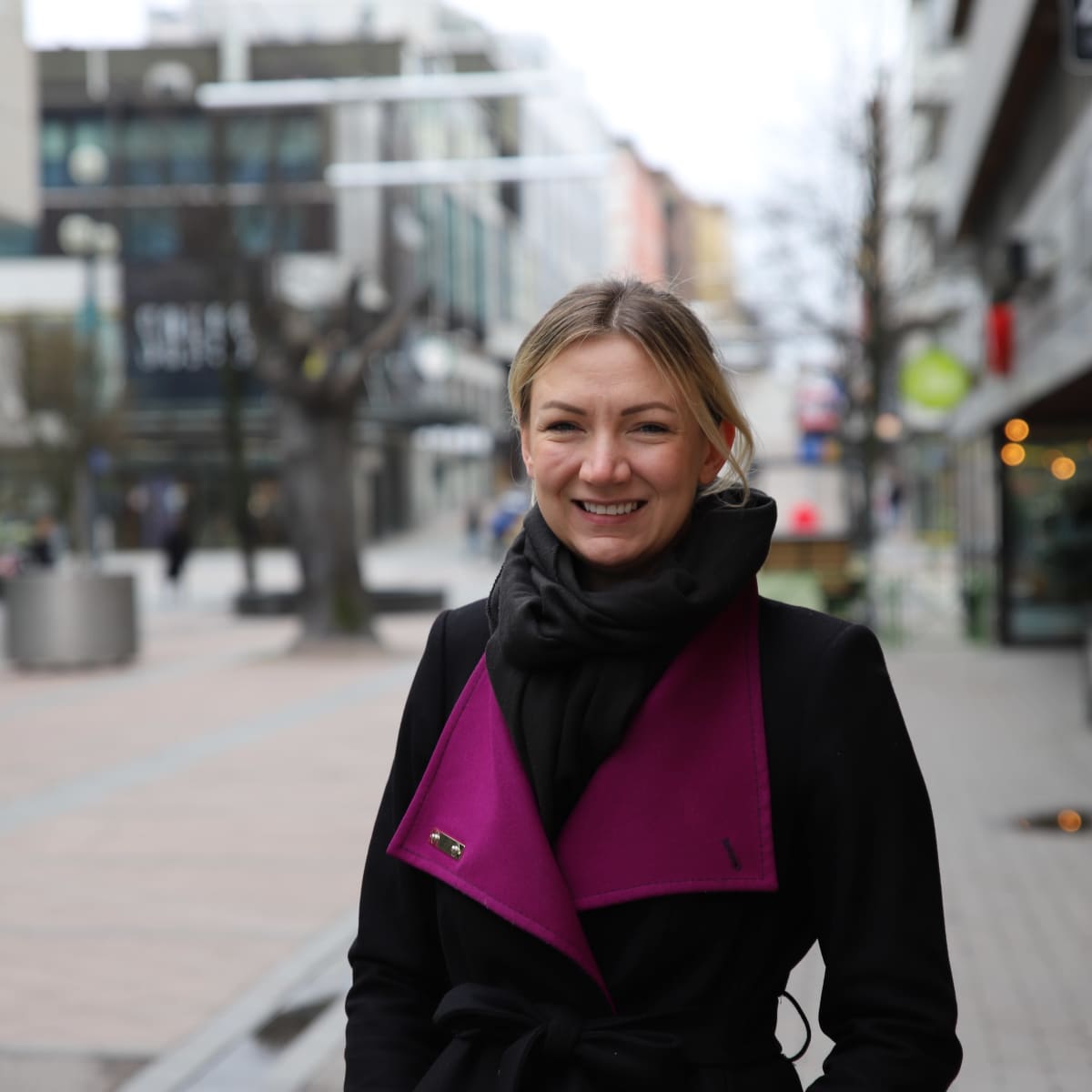 Pro Lahden kuntavaaliehdokas Anita Immonen Lahden Lanunaukiolla