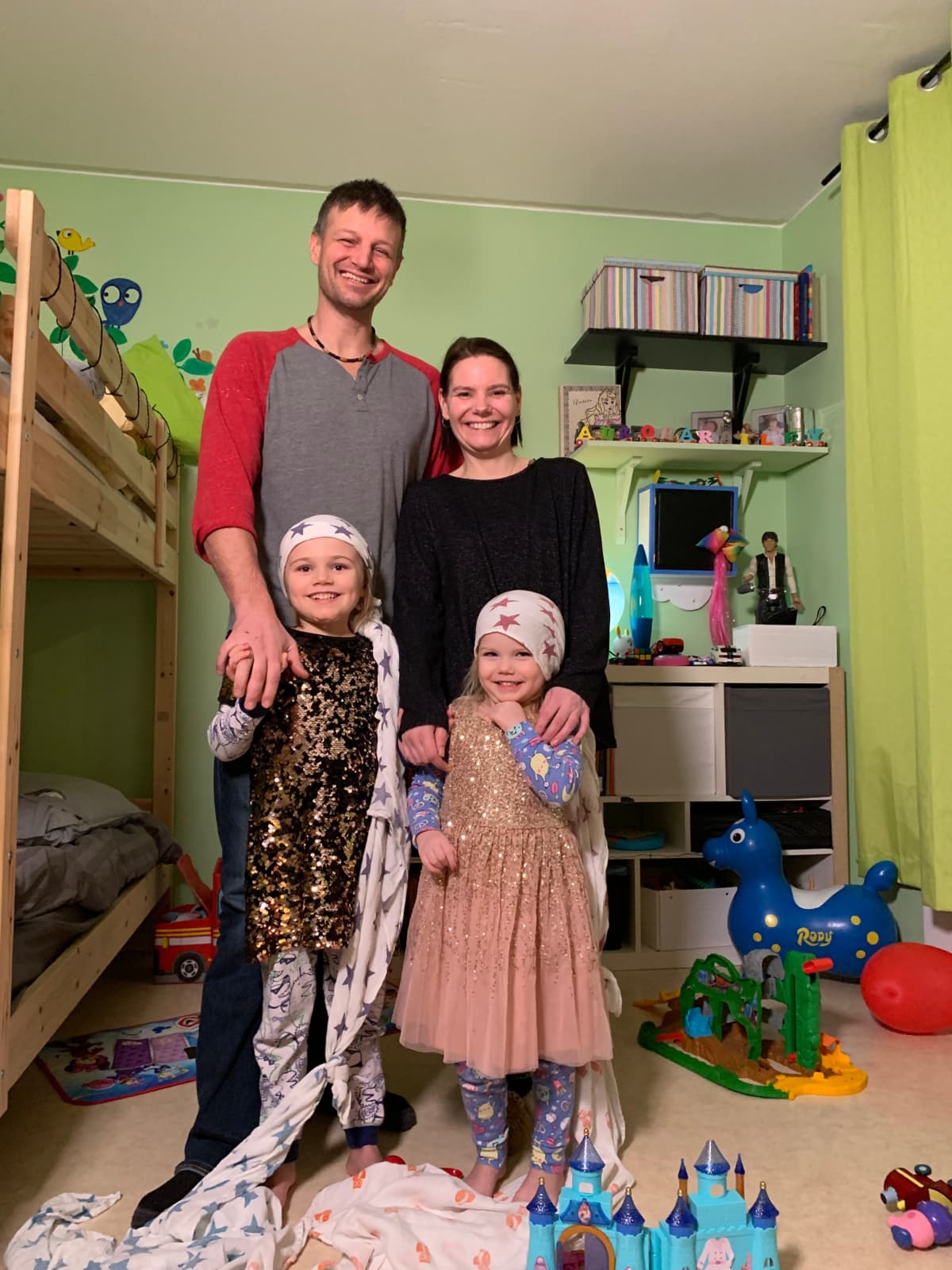 Riikka ja Damian Hectorin lapset Railey ja Aurora ovat Egalia-päiväkodin kasvatteja.