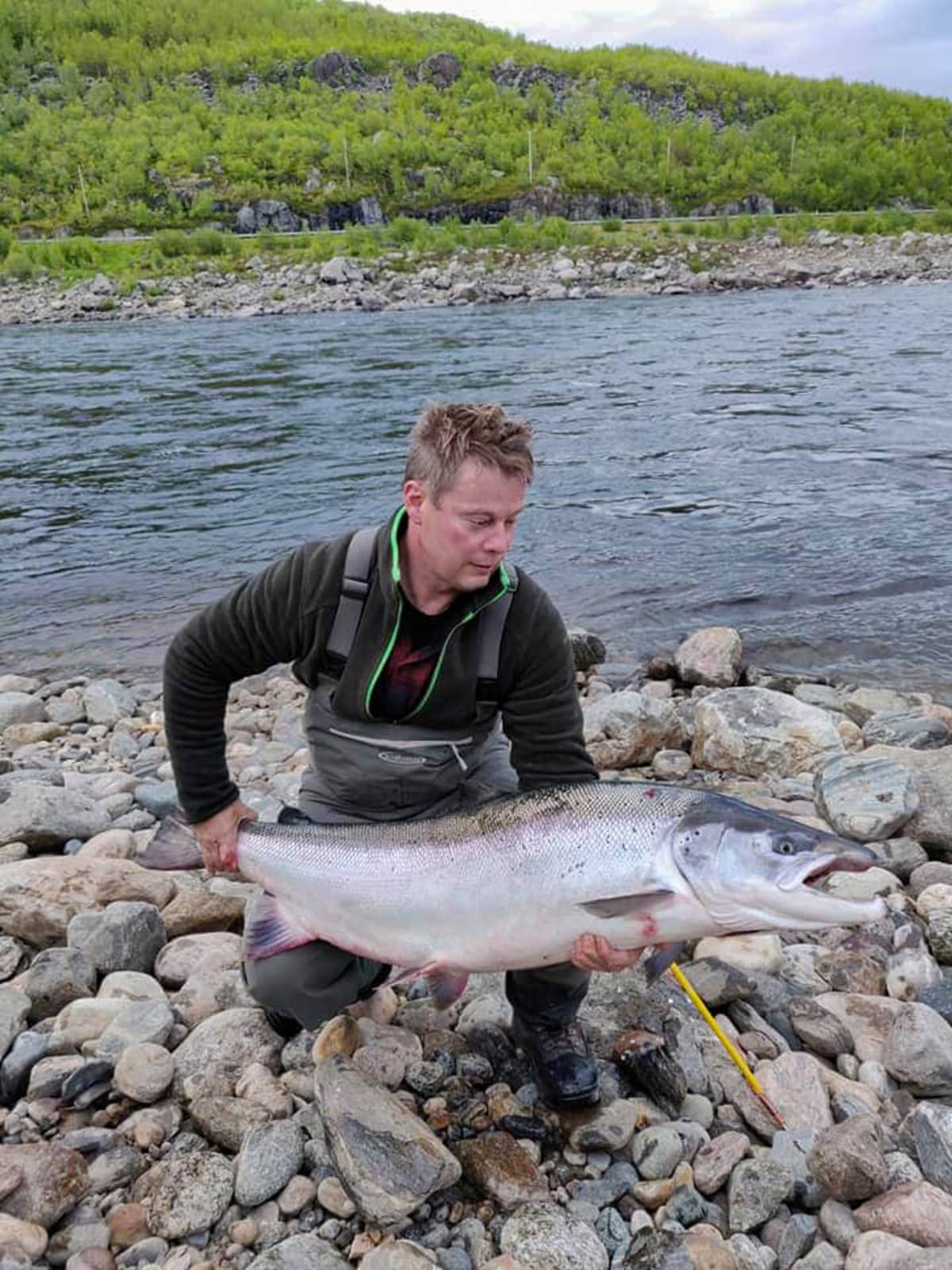 Janne Rautasen perhoon iski vuonna 2019 lohi, joka painoi 23,14 kiloa. Pituutta kalalla oli 135 senttimetriä.