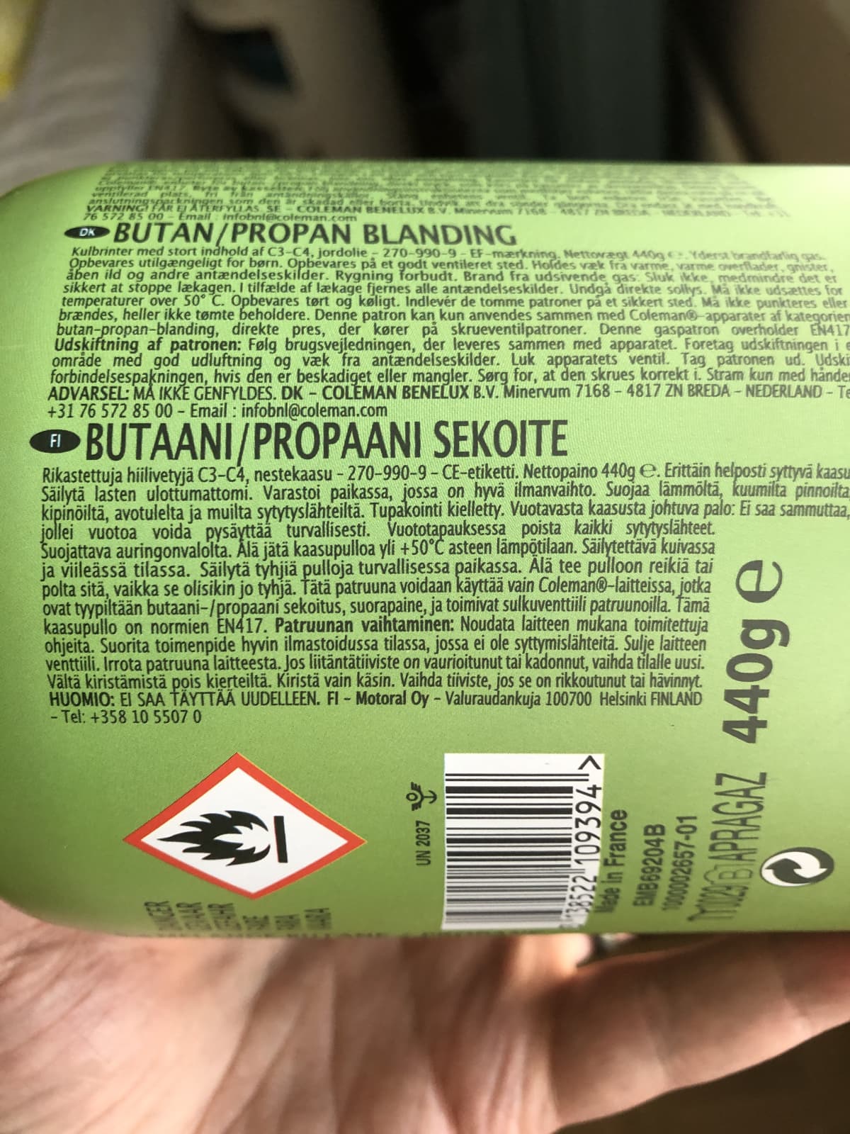 Kertakäyttöisen kaasupatruunan käyttöohjeissa kielletään sen puhkaiseminen.