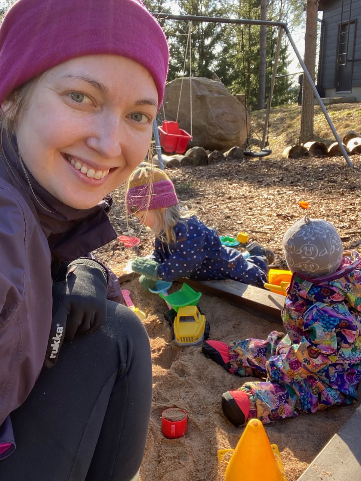 Riikka Lintukangas lasten kanssa