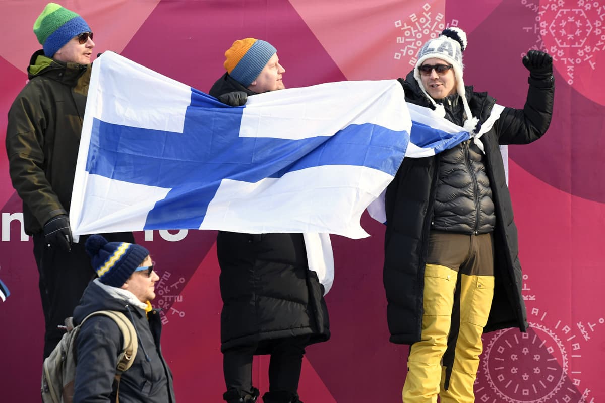 Suomalaiset hiihtofanit seuraavat kisoja Pyeongchangissa.