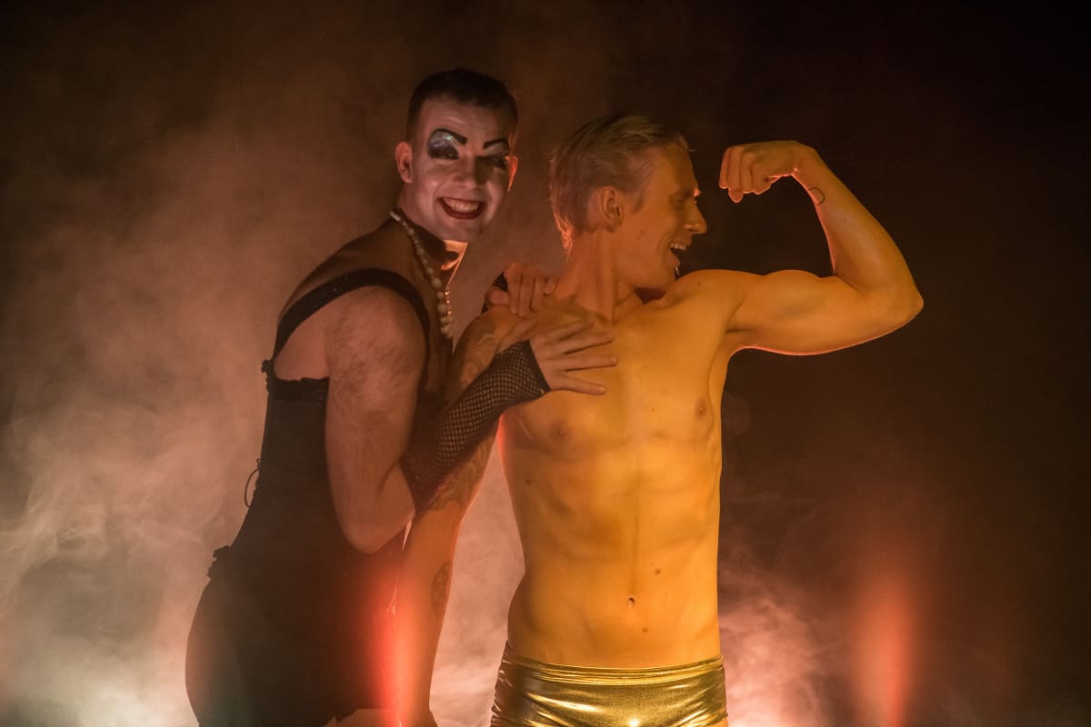 Elias Berglund ja Mikko Sippola Frank 'n' Furterina ja Rocky Horrorina.