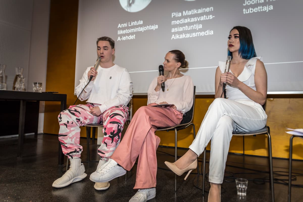 Tubettajat paneelissa kiasma