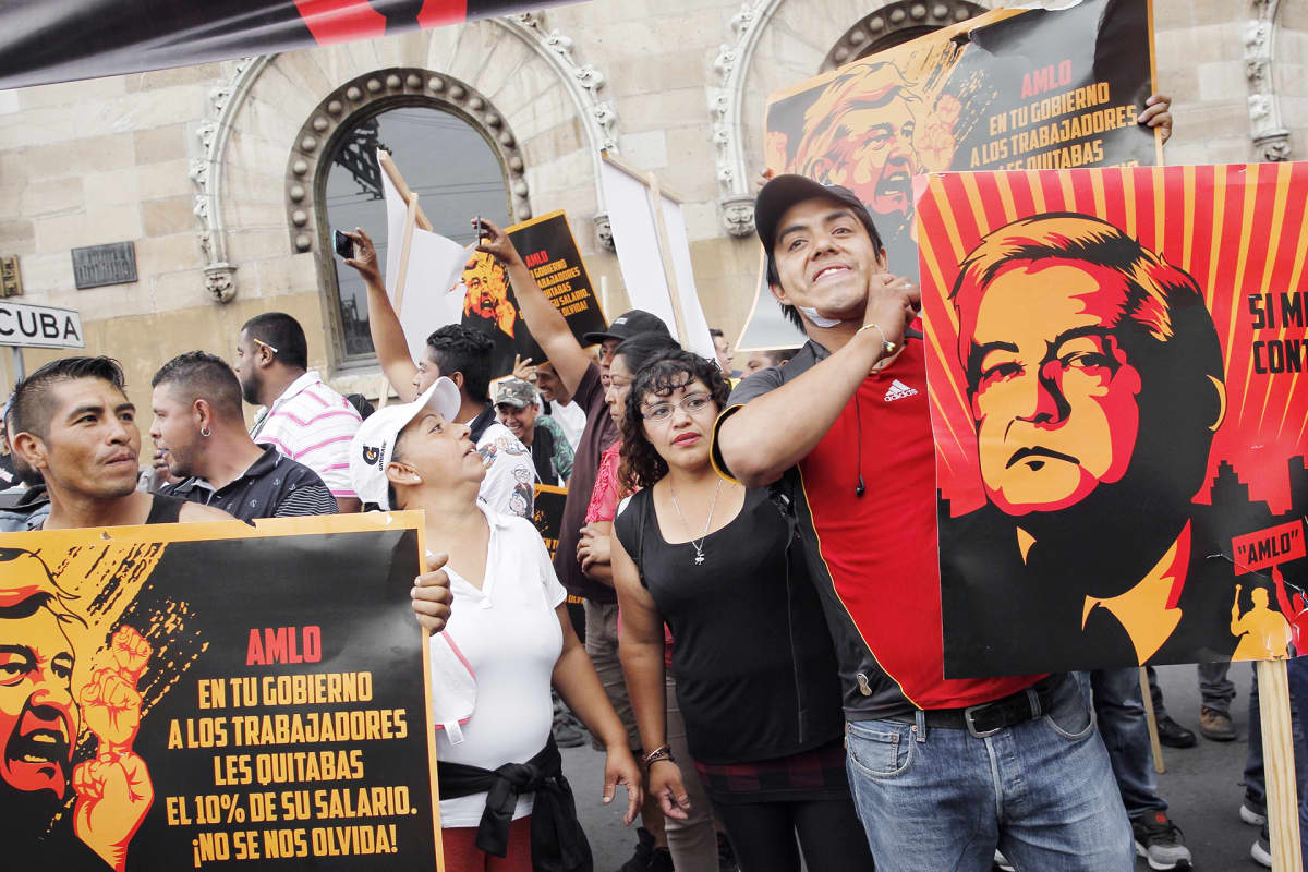 Ricardo Anayan kannattajat kokoontuivat Ricardo Anaya Andrés Manuel Lópezin vastaiseen mielenosoitukseen Mexico Cityssä.