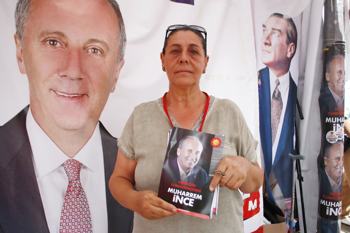 Opposition Muharrem Ince on luvannut yhdistää jakautunutta Turkkia, mikä on syy siihen, että istanbulilainen Nazli özhan tukee häntä.