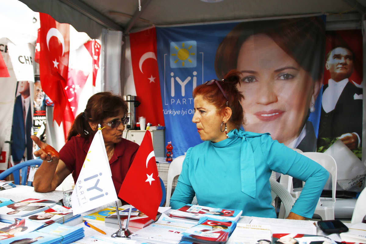Tülin Yavuz tukee presidentinvaalien ainoaa naisehdokasta Meral Akşeneria.