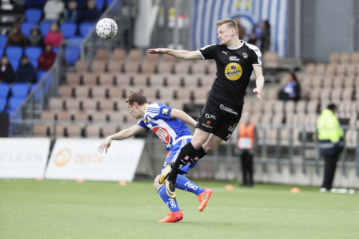 Iso pallot valtava kukko