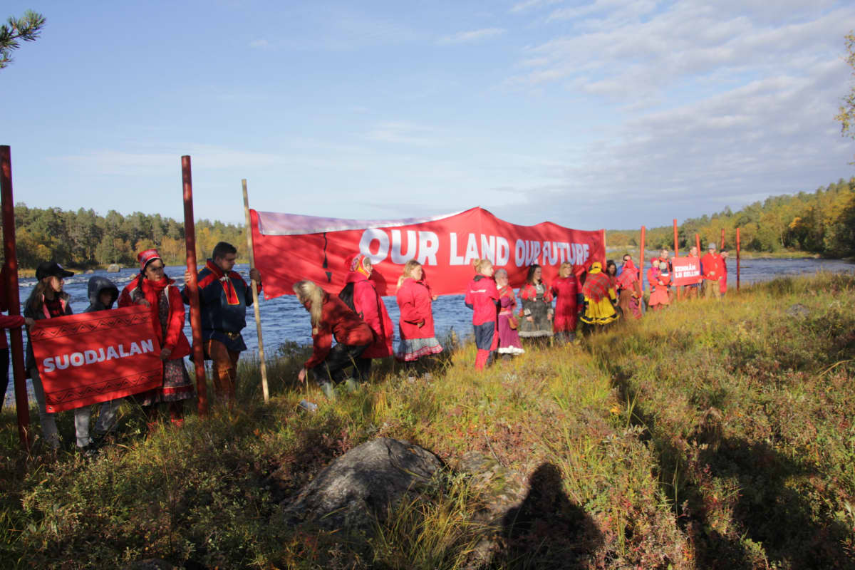 Red line -proteasta Anáris 5.9.2018.