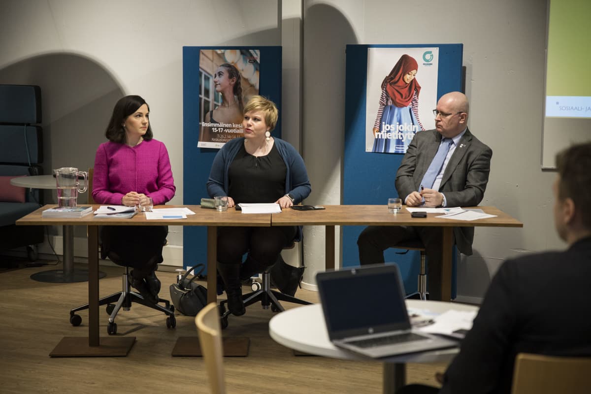 Sanni Grahn-Laasonen, Annika Saarikko, Jari Lindström