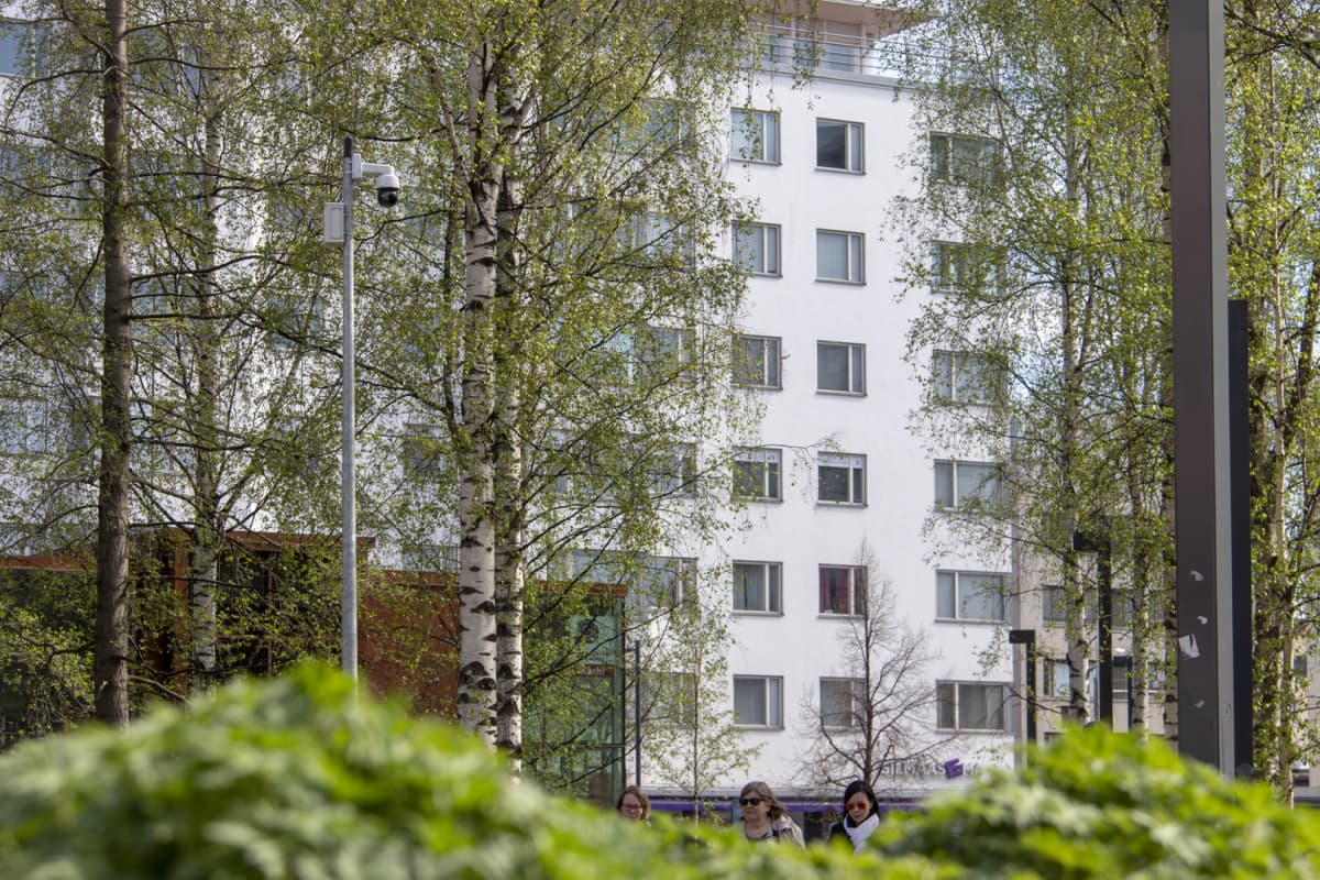 Valvontakamera Oulun keskustassa.