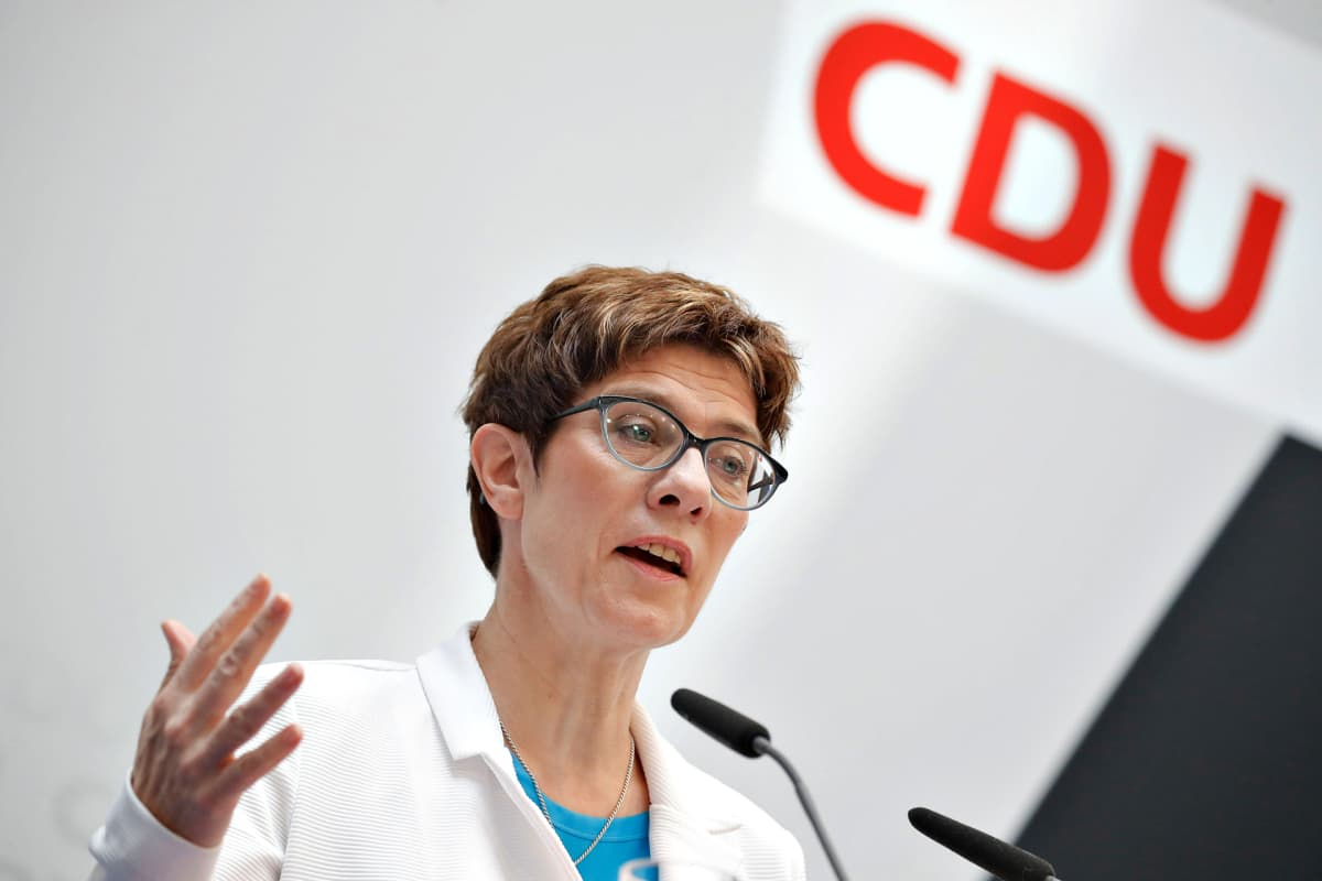 Annegret Kramp-Karrenbauer piti lehdistötilaisuutta Berliinissä 27. toukokuuta 2019.