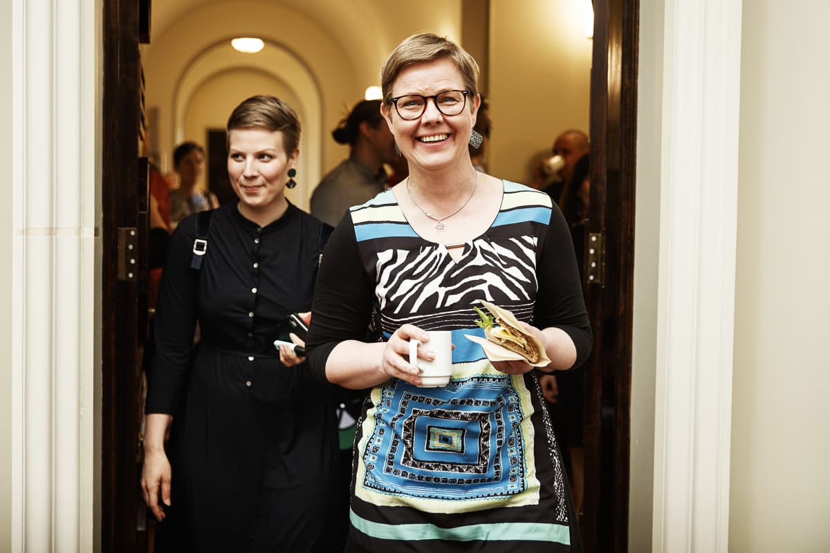 Krista Mikkonen vihreiden puoluevaltuuskunnan ja eduskuntaryhmän yhteiskokouksessa
