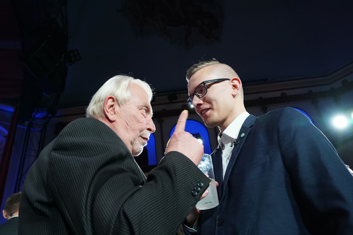 Matti Putkonen ja Asseri Kinnunen Eurovaalien vaalivalvojaisissa.