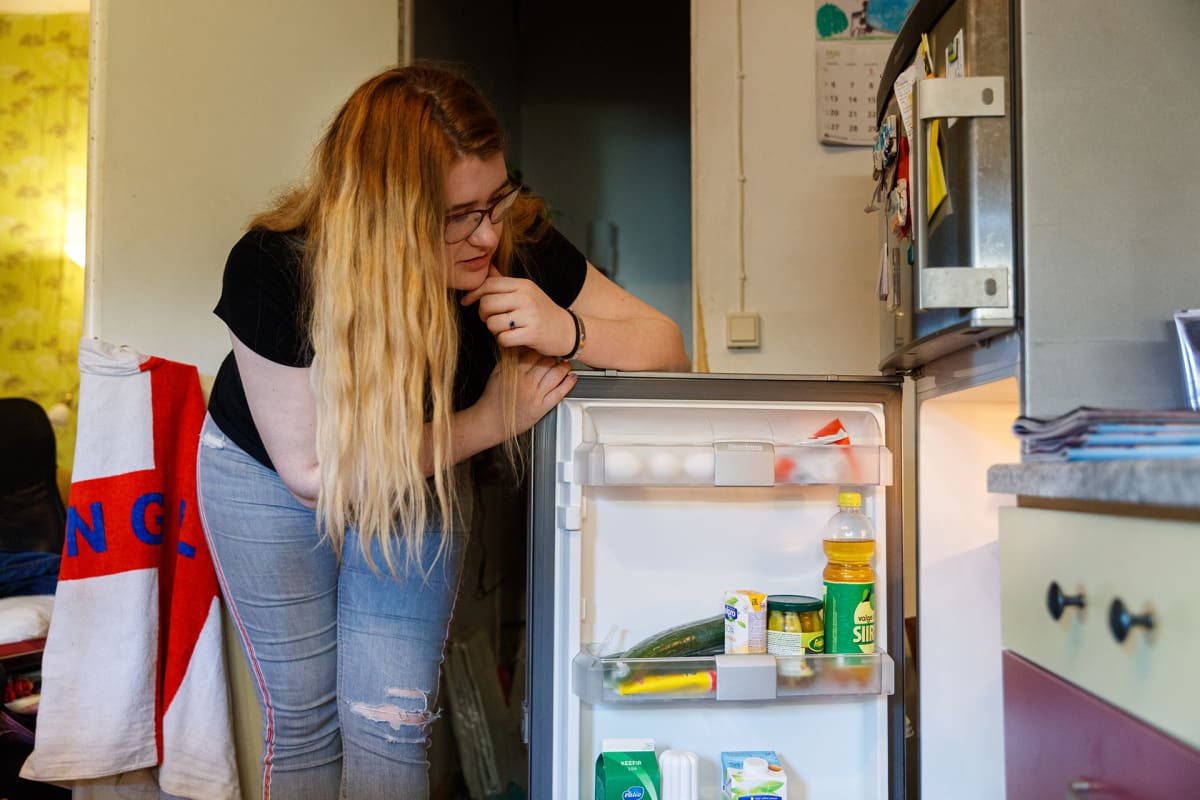 Dagny asuu nyt ensimmäistä kertaa elämässään yksin. Ruuanlaitto ja muut kotityöt ovat jo hallussa.