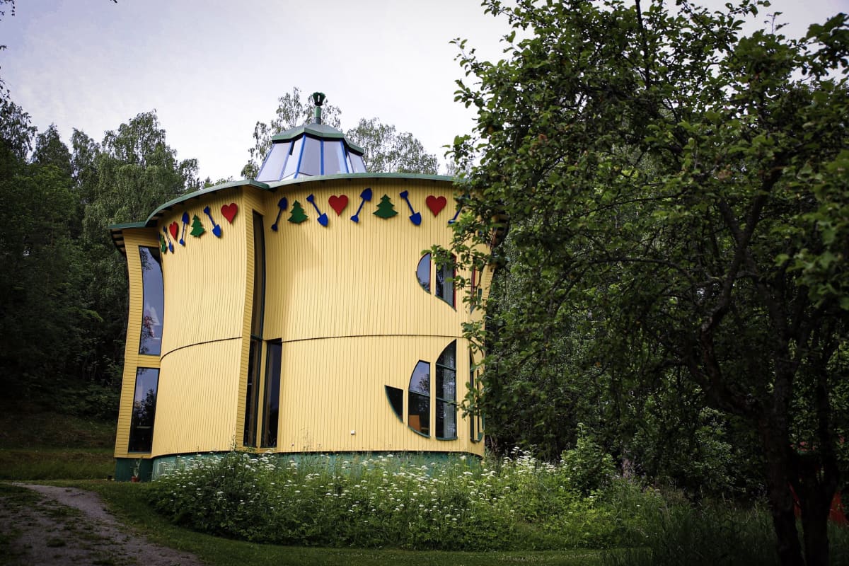 Ulkokuva Turun Hirvensalossa. sijaitsevasta Lehtitalosta.