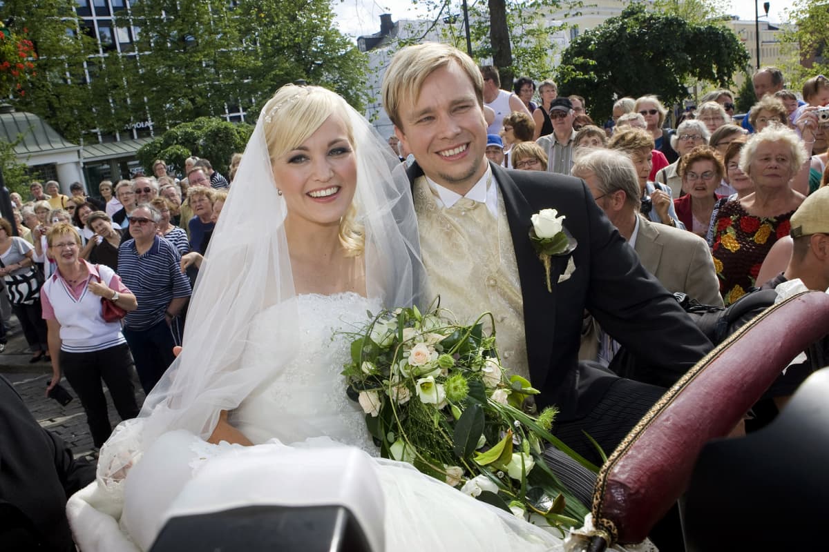 Satu Taiveaho ja Antti Kaikkonen vihittiin Hämelinnassa.