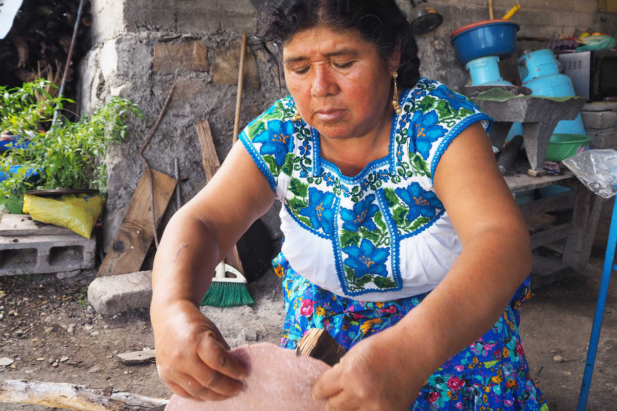 Celerina tekee tortillaa.