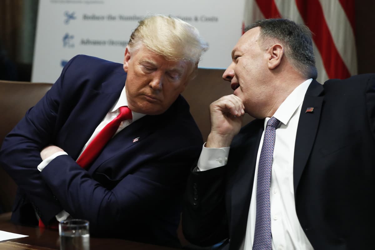 Presidentti Donald Trump ja ulkoministeri Mike Pompeo.