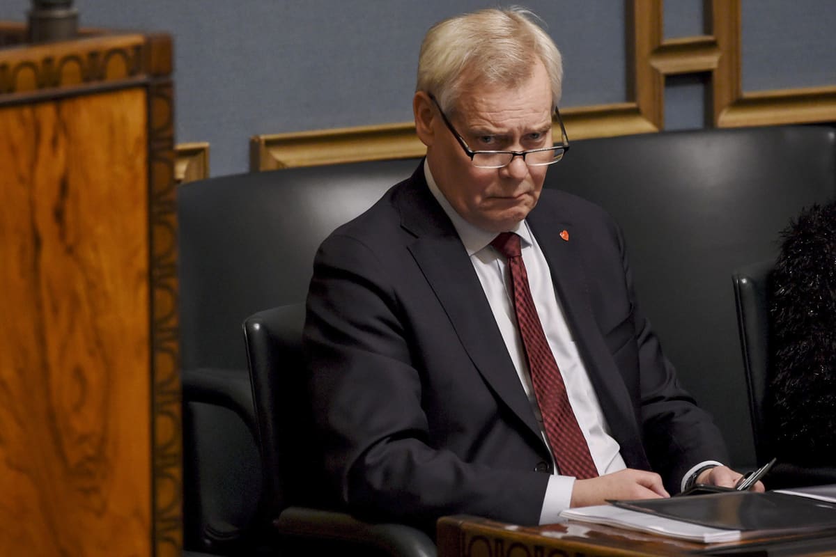 Pääministeri Antti Rinne eduskunnan täysistunnossa.