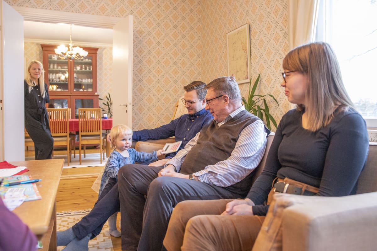 Laanisten perhettä Nurmeksessa
