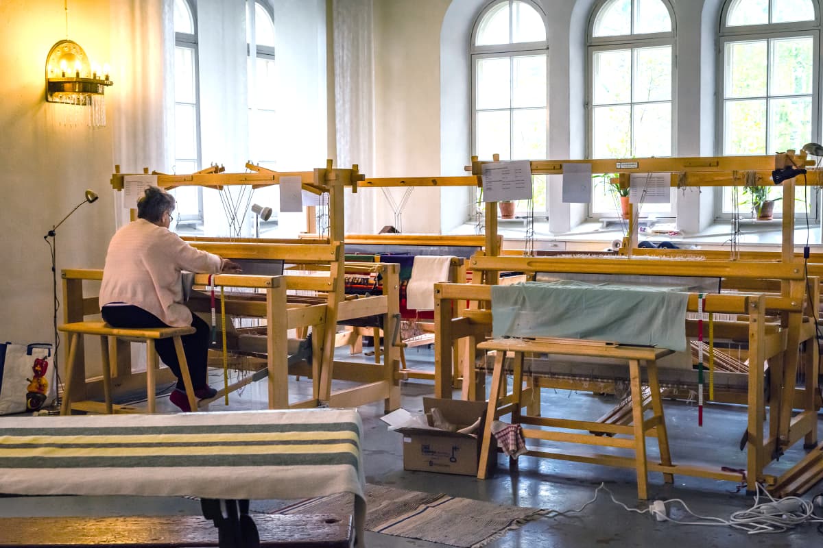 Kangaspuut Vehmersalmen kirkkosalissa.