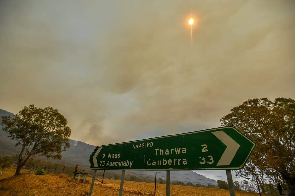 Tulipalorintama Tharwan kaupungin lähellä, 30 km Canberrasta.