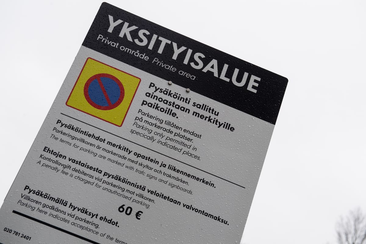 Yksityinen pysäköintialue.