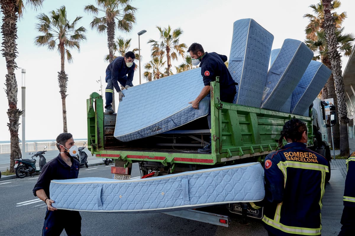 Patjoja viedään lisää  del Marin sairaalaan Barcelonassa 28. maaliskuuta.