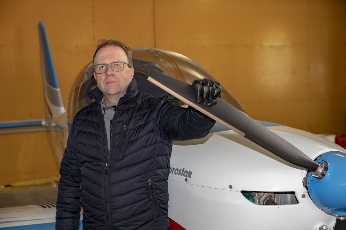 Marko Mäkinen ja pienkone.