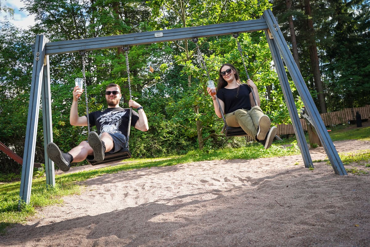 Saarihelvettti, keinu