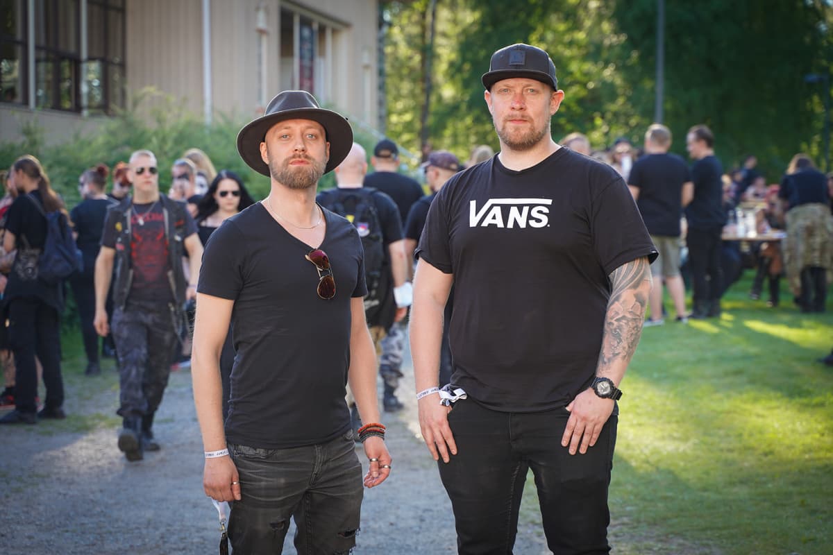 Saarihelvetti, Detset