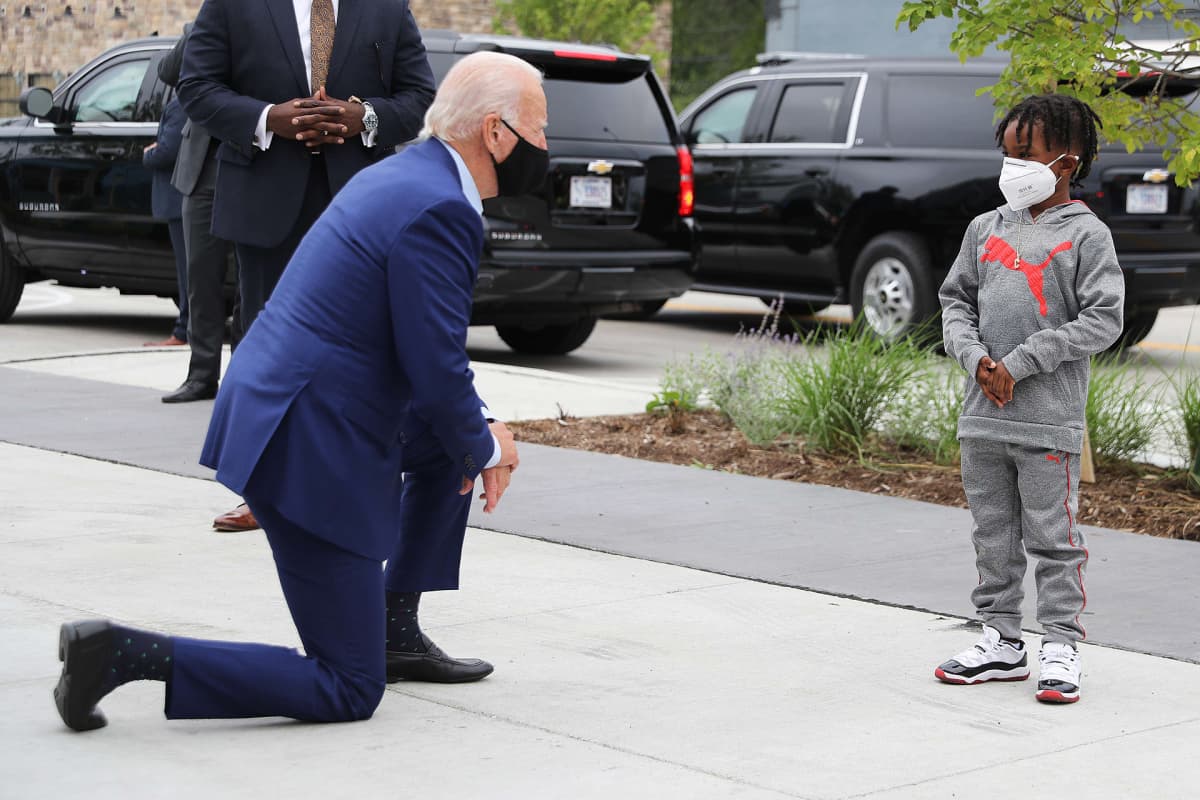 Joe Biden kampanjoi Warrenissa Michiganissa.