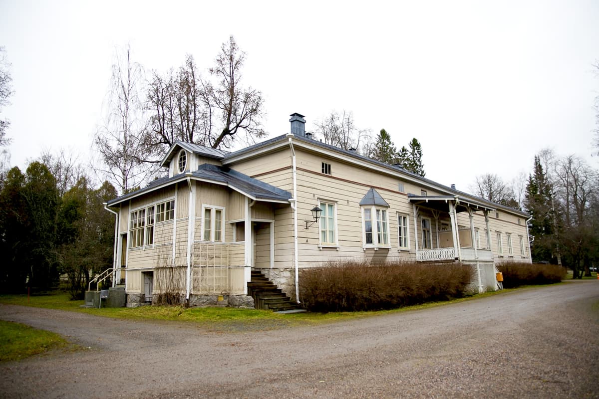 Mustialan maatalousoppilaitoksen vanha puurakennus