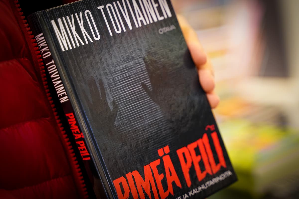 Pimeä peili, Mikko Toiviainen