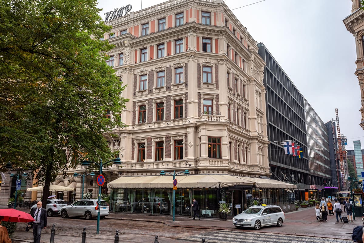 Hotelli Kämp Helsingin keskustassa.