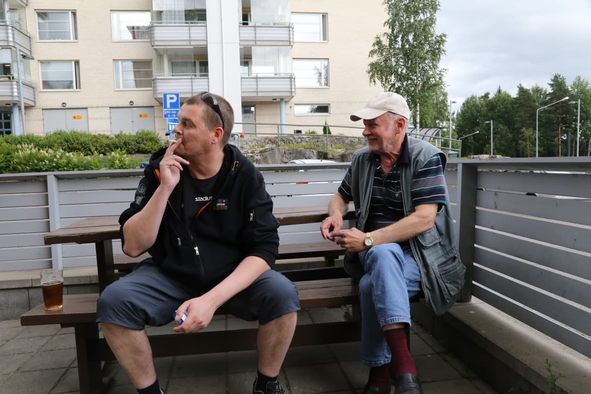 Pääty pub -baarin kesäterassi Jakomäessä.