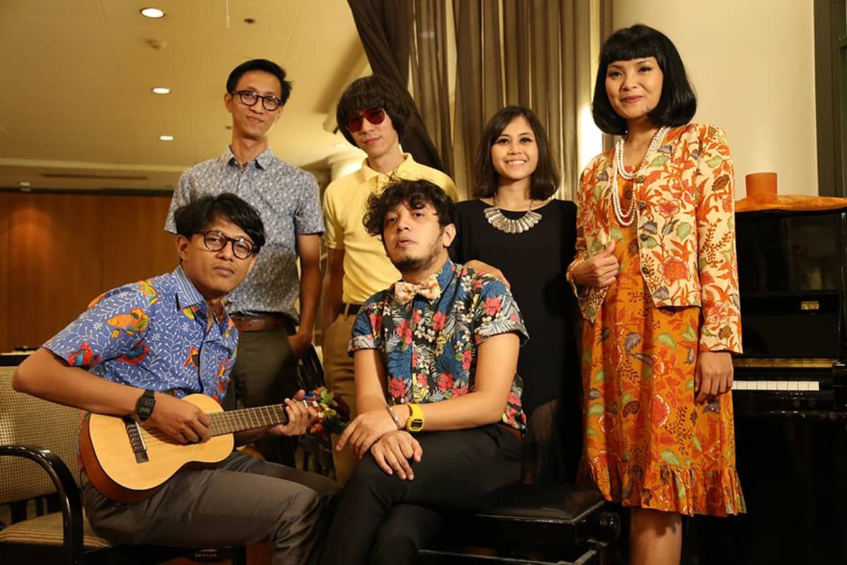 White Shoes & The Couples Company