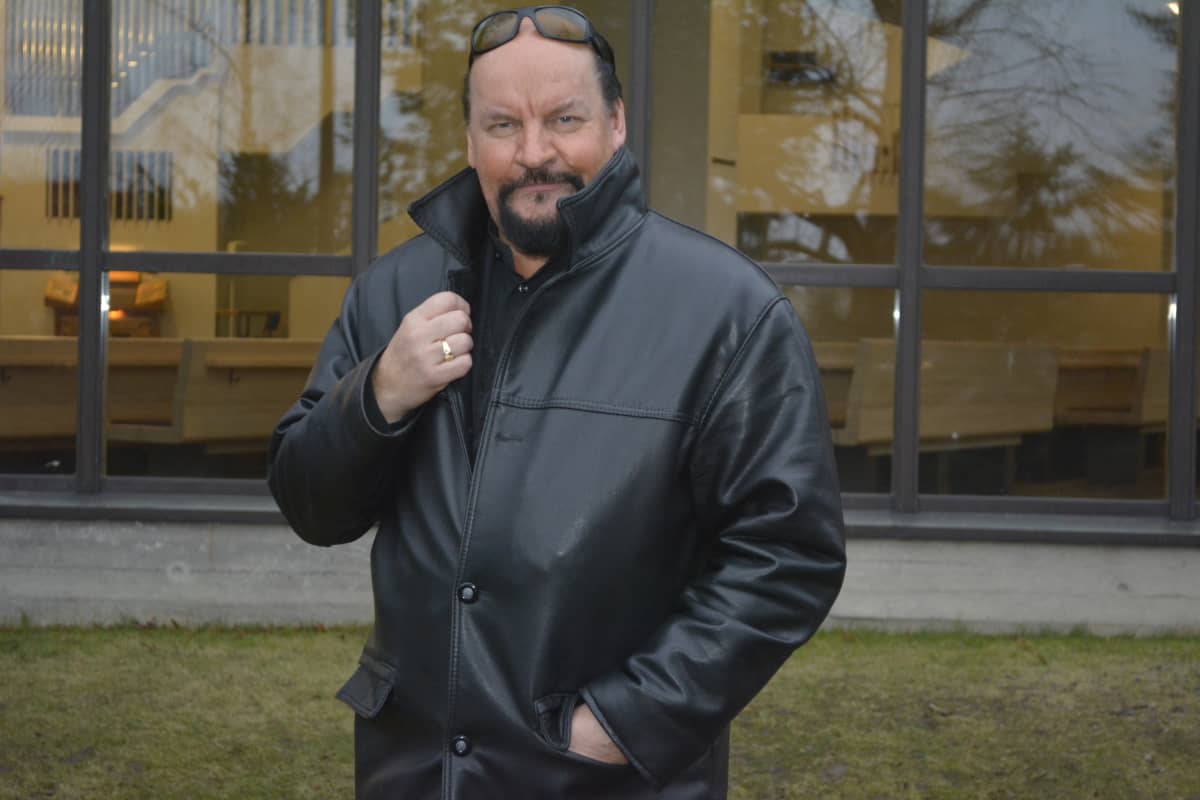 Kalevi Kiviniemi Ristinkirkon edustalla
