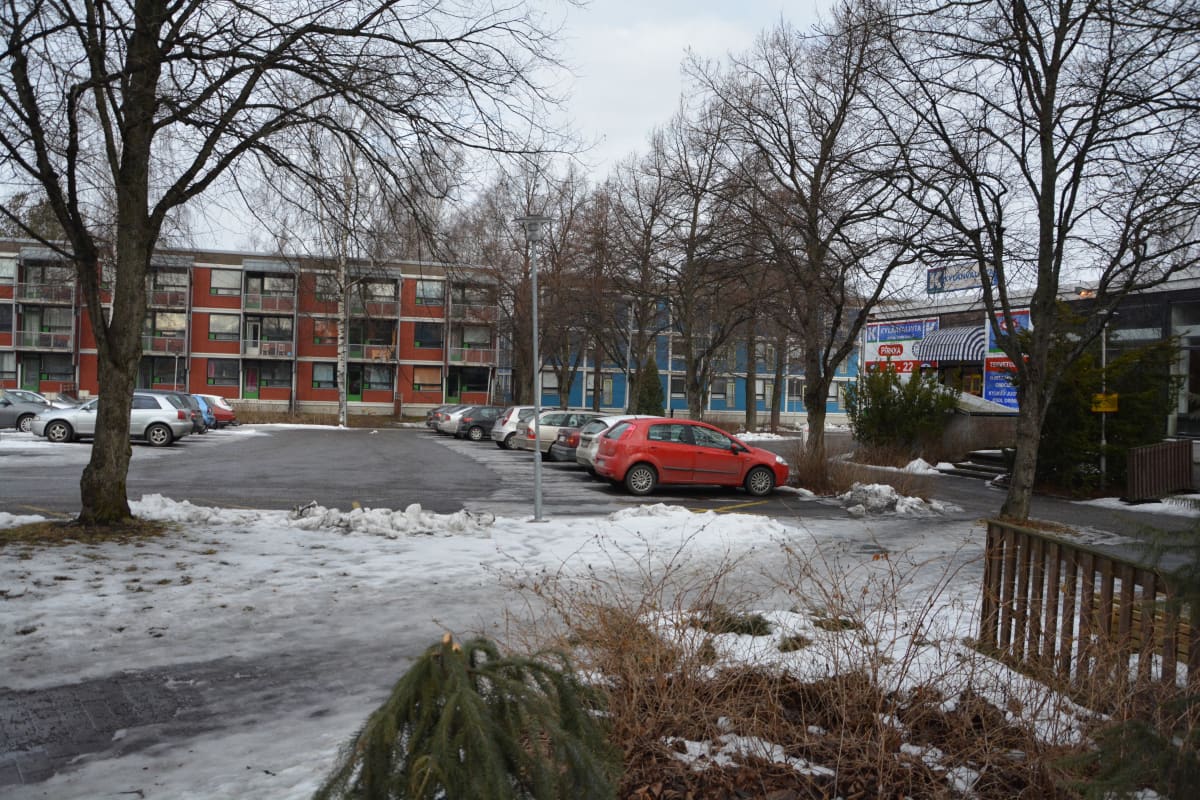 Turun ylioppilaskylä kaupan kulmalta kuvattuna.