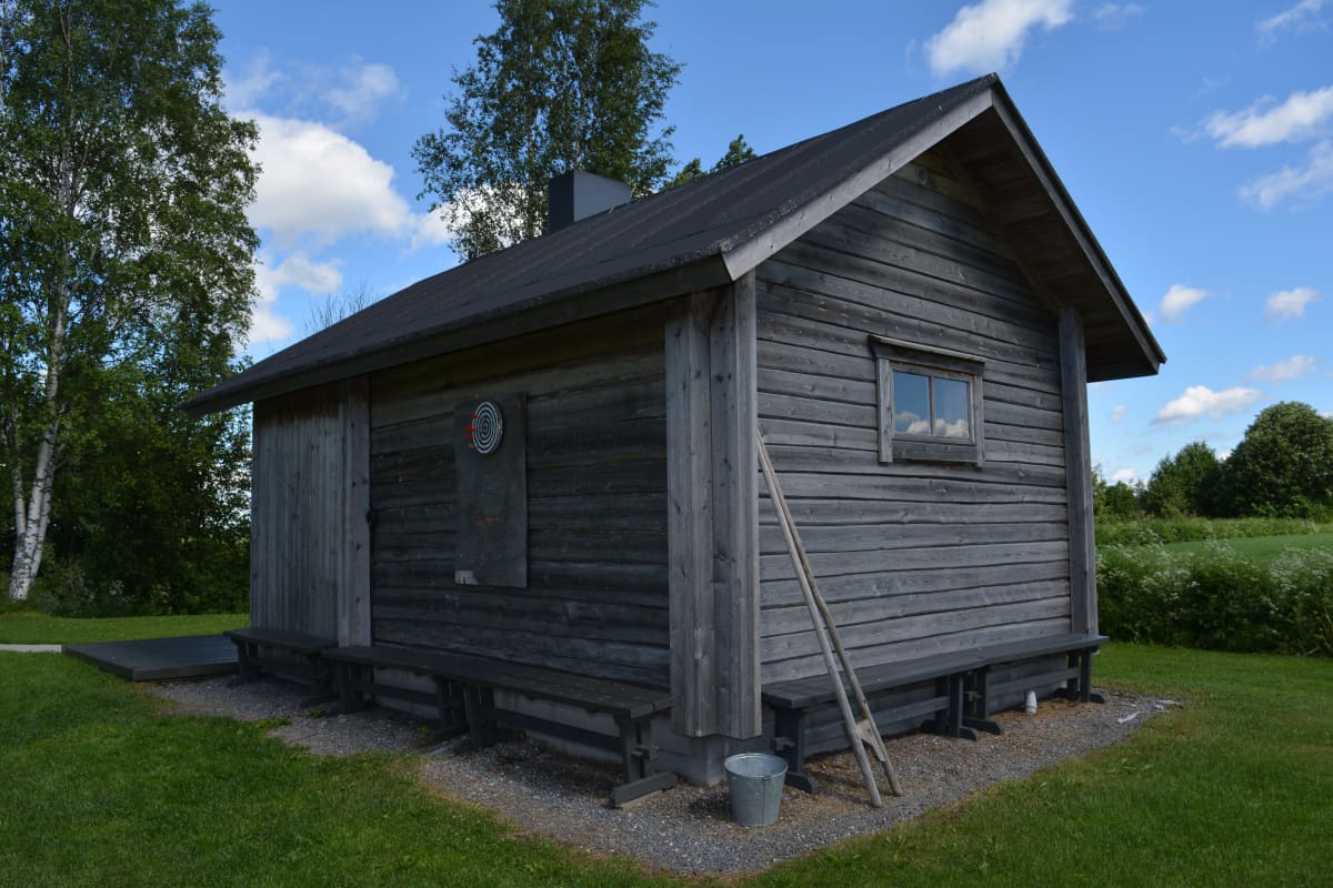 Jussin Jokisaunojen puusaunan hirret ovat peräisin 1700-luvulta