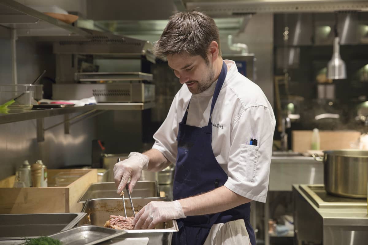 Ravintola Finnjävelin keittöpäällikkö Henri Alén